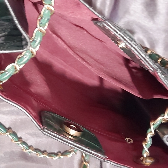 Green Vinyl Crocodile Satchel w/ wallet - Picture 3 of 5